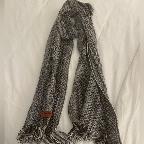 Missoni wool blend scarf (with hint of metallic) - Picture 3 of 3